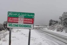 صورة باتنة / مصالح الحماية المدنية تتدخل في العديد من المناطق الجبلية لتقديم يد المساعدة لبعض المركبات العالقة بسبب الثلوج‎‎
