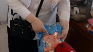 صورة تبسة /جمعية الزهور للأمل تدخل الفرحة إلى قلوب أطفال بوخضرة